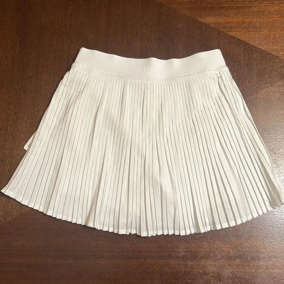 Lululemon Varsity HR pleated tennis skirt - Picture 3 of 7